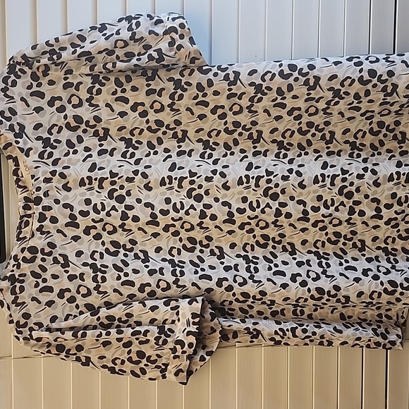 LOFT Tops - Loft Animal print Button up Back sz Large